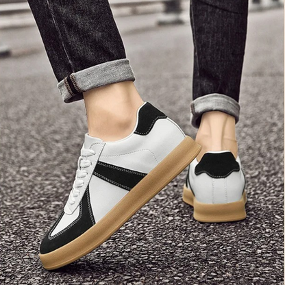 Sneakers con Rialzo Interno e Inserti Laterali | Comfort