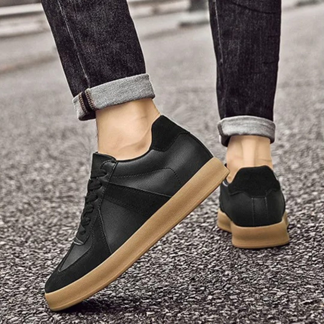 Sneakers con Rialzo Interno e Inserti Laterali | Comfort
