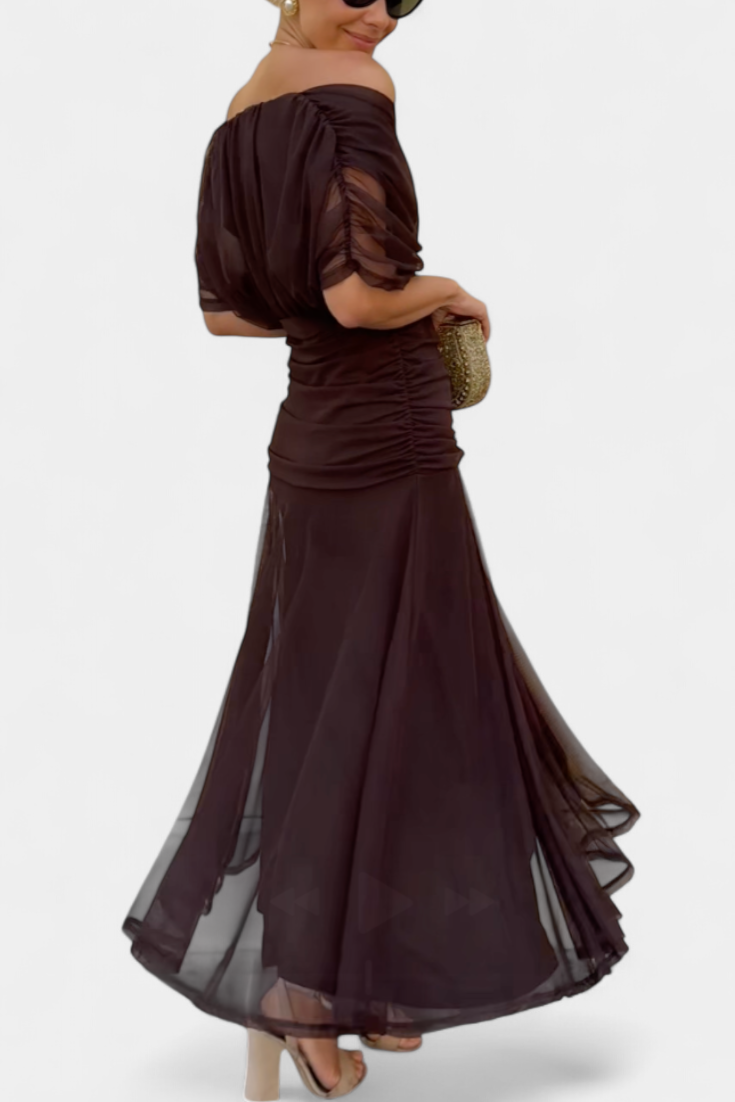 Abito Elegante | Struttura Femminile e Dettaglio Sartoriale