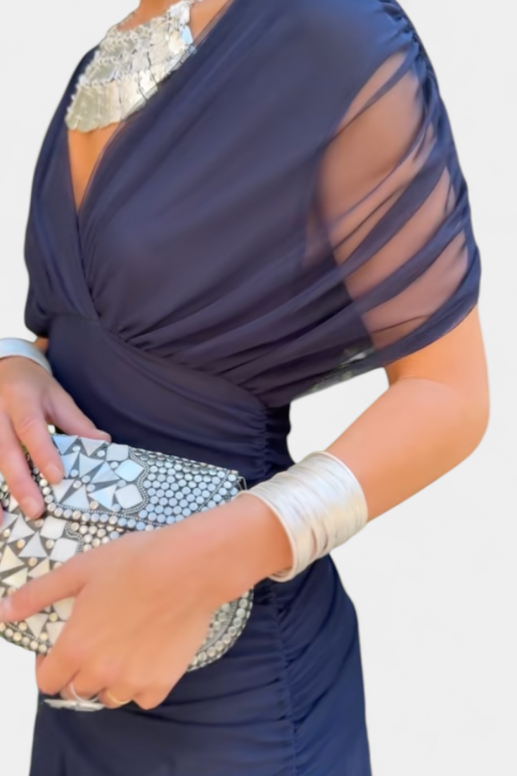 Abito Elegante | Struttura Femminile e Dettaglio Sartoriale