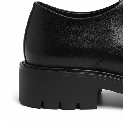 Scarpa Elegante con Rialzo | Design Discreto Italiano