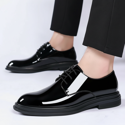 Scarpa con Rialzo | Linea Essenziale e Comfort Duraturo