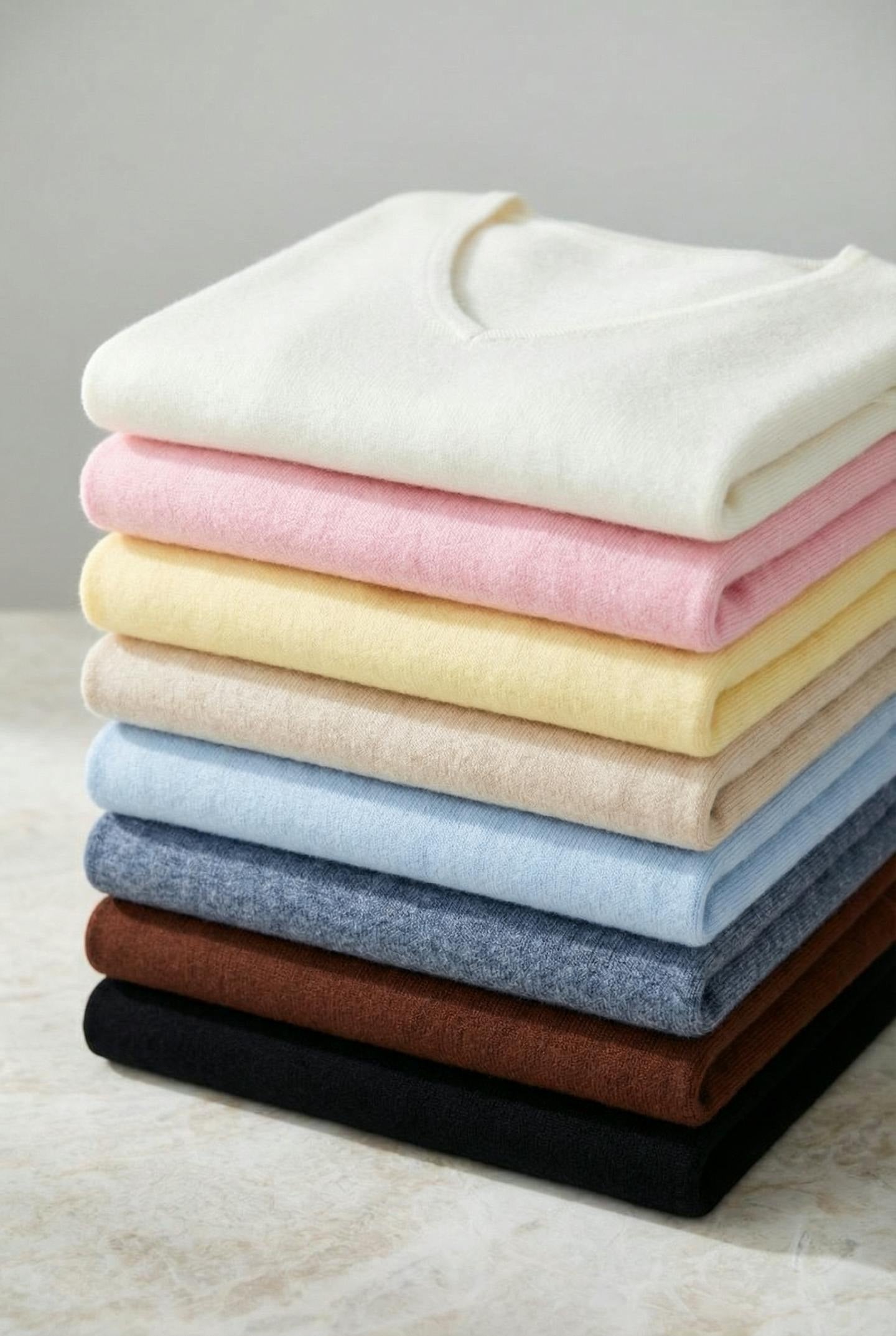 Maglia con Scollo V e Vestibilità Regolare in Misto Lana | Ideale per la Mezza Stagione