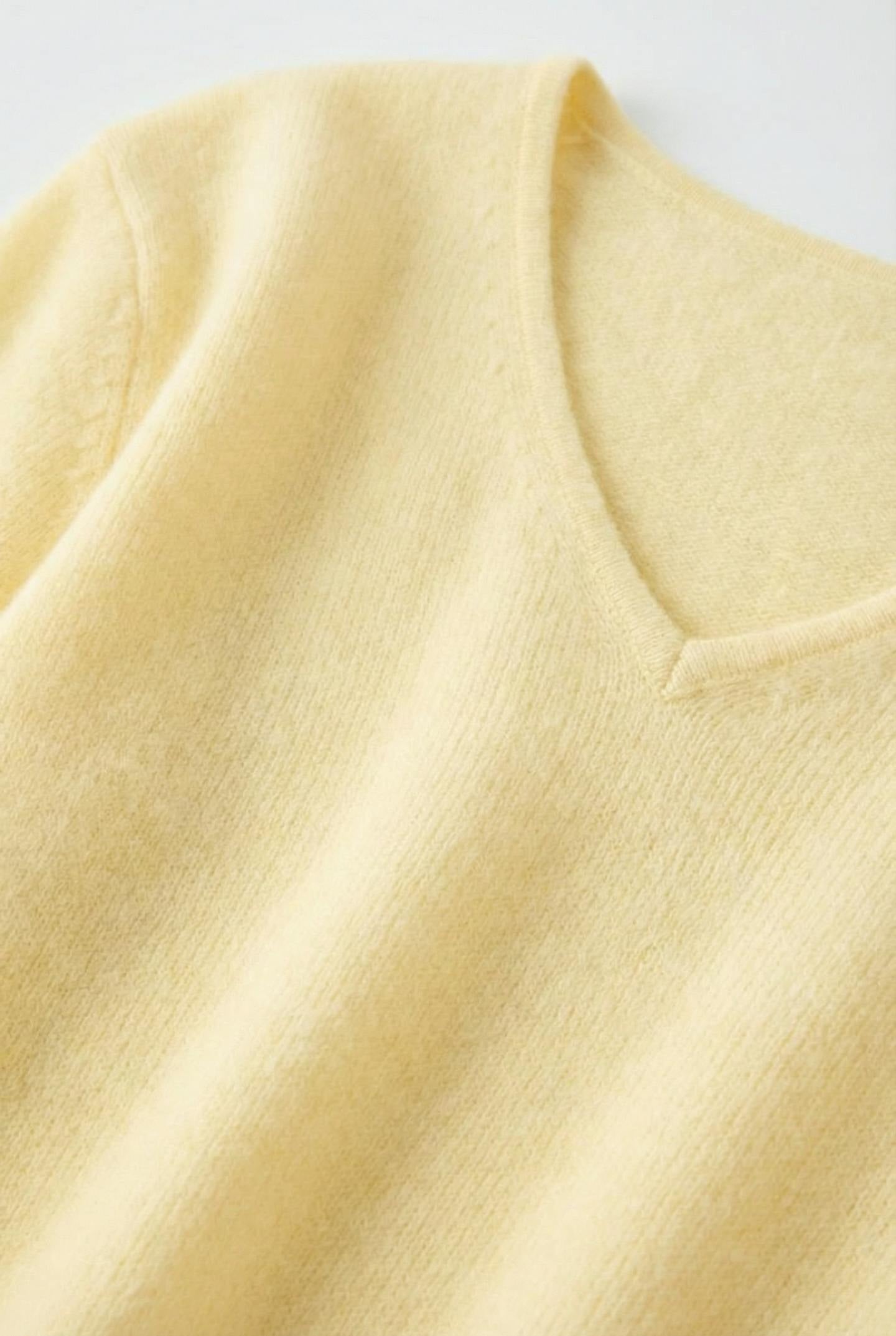 Maglia con Scollo V e Vestibilità Regolare in Misto Lana | Ideale per la Mezza Stagione