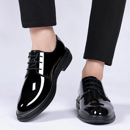 Scarpa con Rialzo | Linea Essenziale e Comfort Duraturo